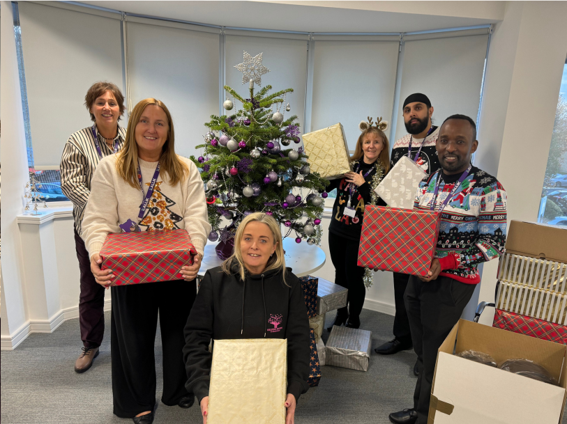 Kallik team donating boxes